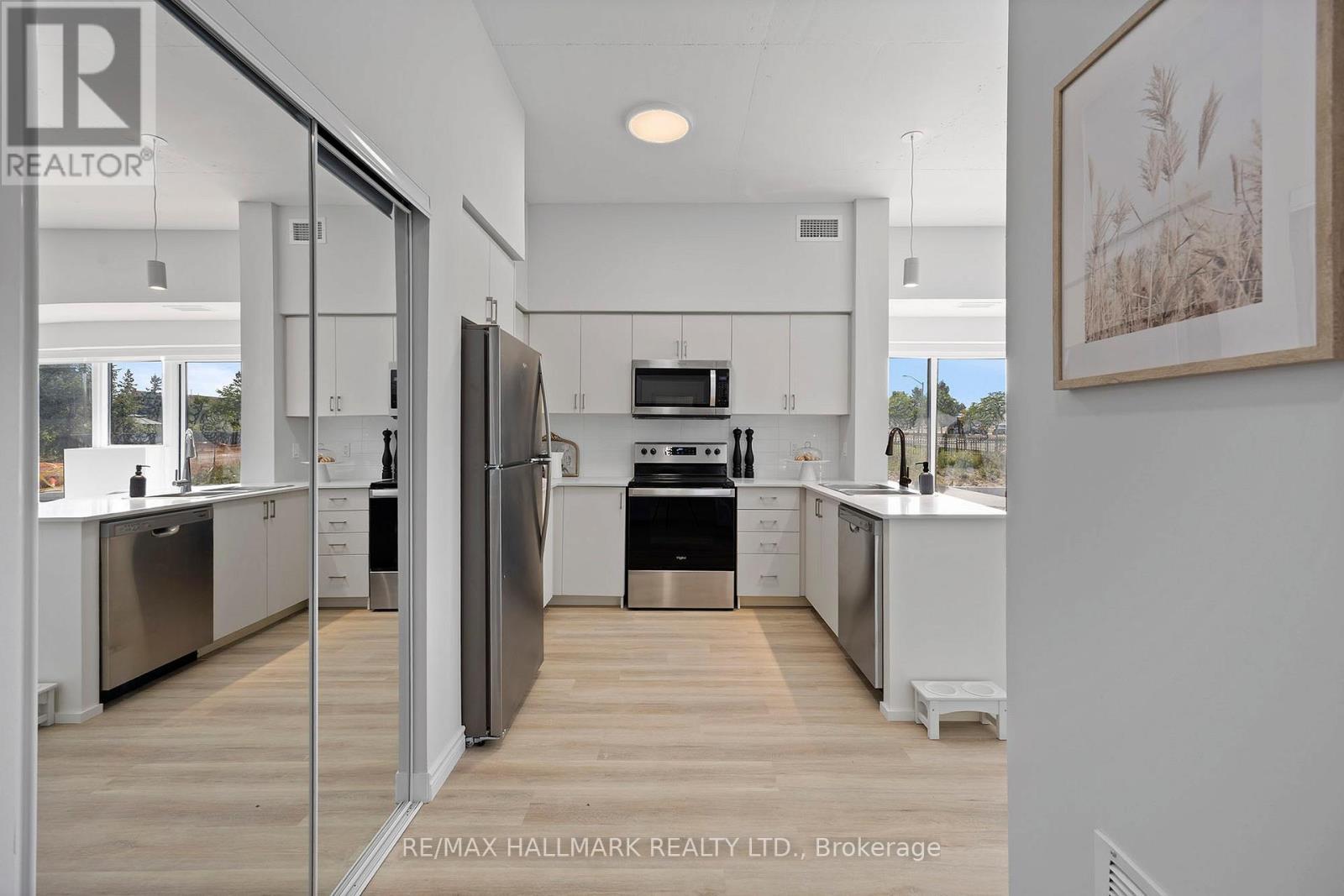 213 - 70 Dean Avenue, Barrie (Painswick South), Ontario  L4N 0C2 - Photo 4 - S13050056