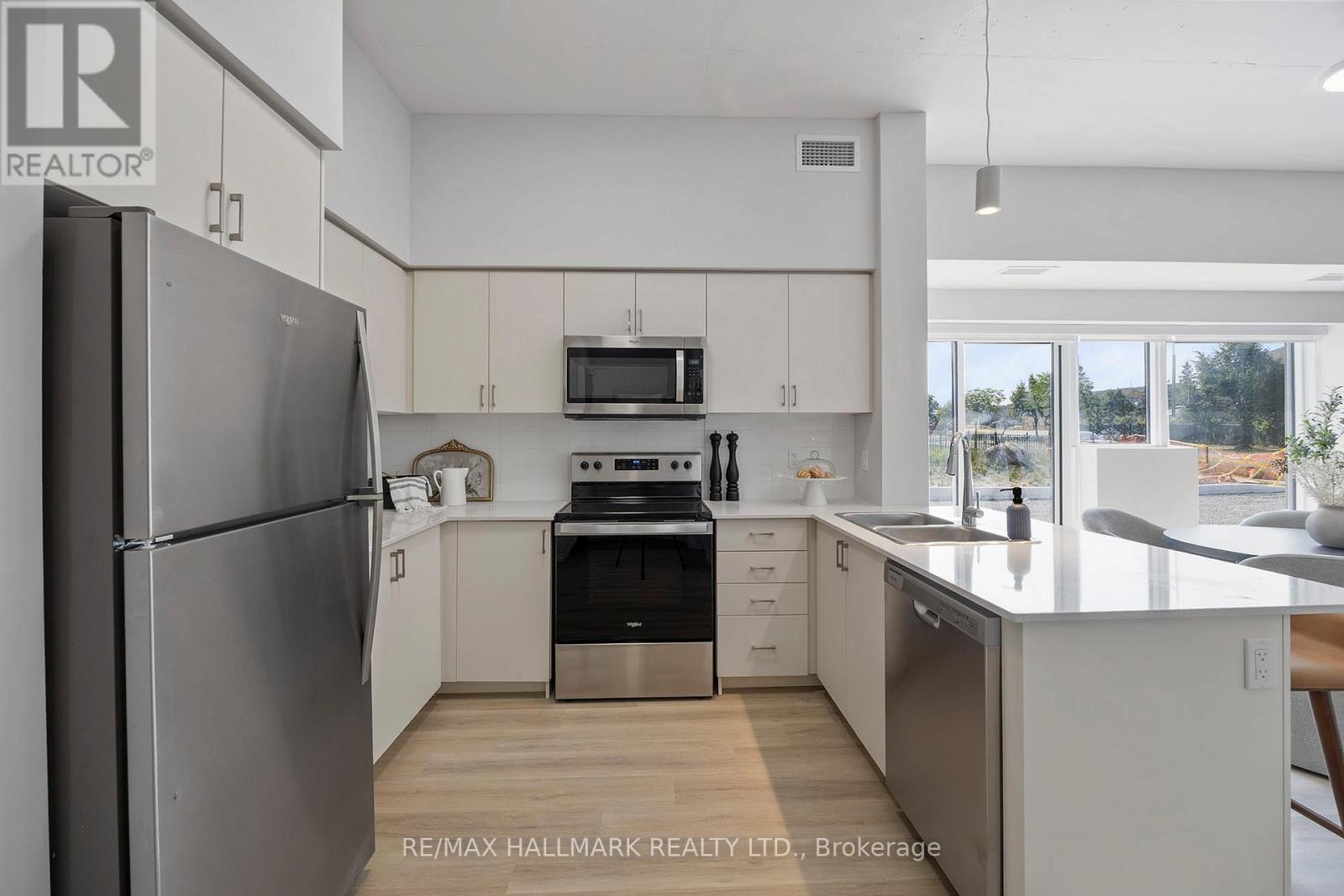 213 - 70 Dean Avenue, Barrie (Painswick South), Ontario  L4N 0C2 - Photo 5 - S13050056