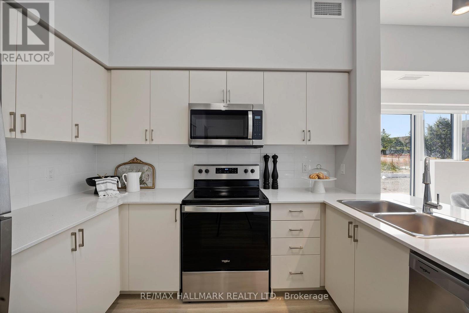 213 - 70 Dean Avenue, Barrie (Painswick South), Ontario  L4N 0C2 - Photo 6 - S13050056