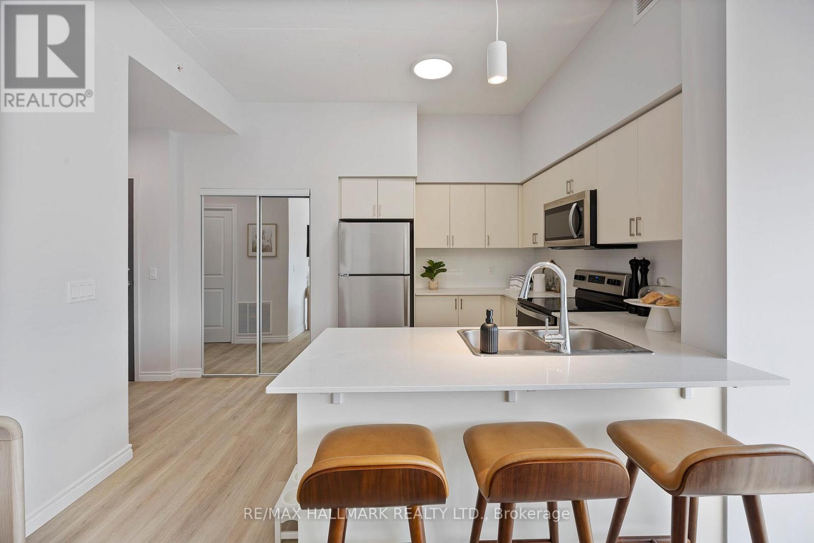 213 - 70 Dean Avenue, Barrie (Painswick South), Ontario  L4N 0C2 - Photo 8 - S13050056