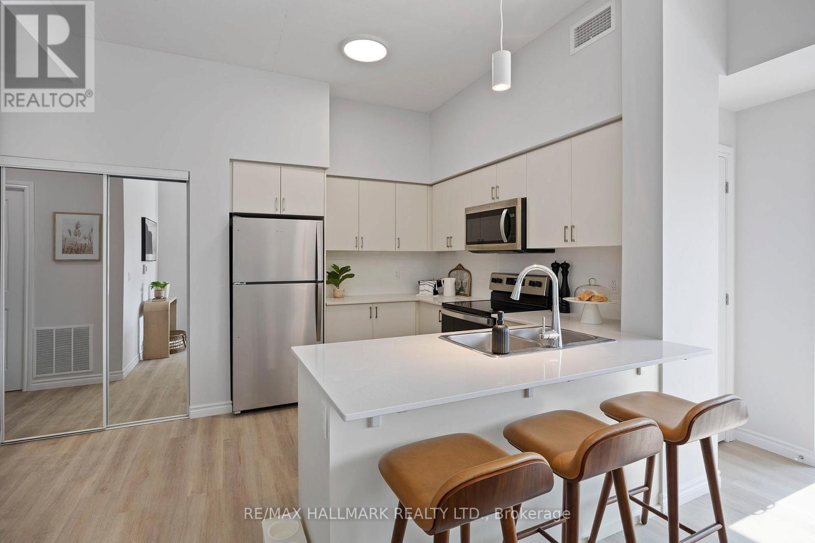 213 - 70 Dean Avenue, Barrie (Painswick South), Ontario  L4N 0C2 - Photo 9 - S13050056