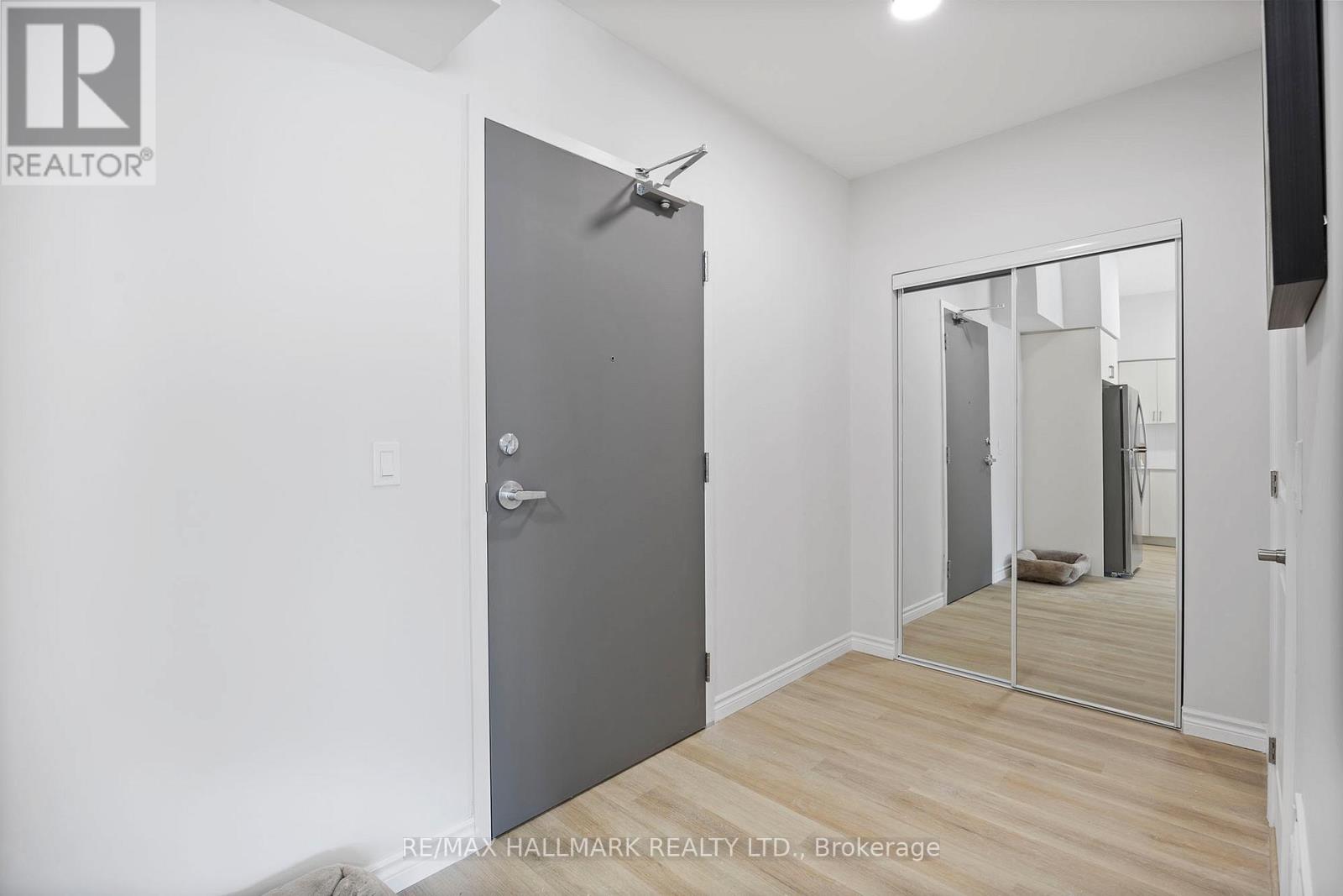 215 - 70 Dean Avenue, Barrie (Painswick South), Ontario  L4N 0C2 - Photo 2 - S13050058