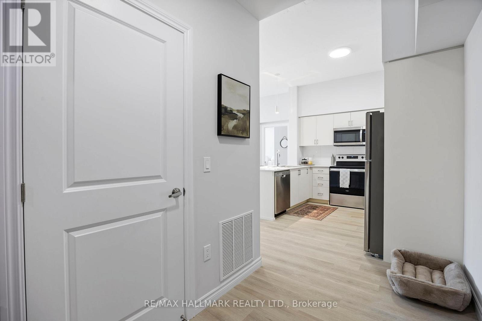 215 - 70 Dean Avenue, Barrie (Painswick South), Ontario  L4N 0C2 - Photo 3 - S13050058