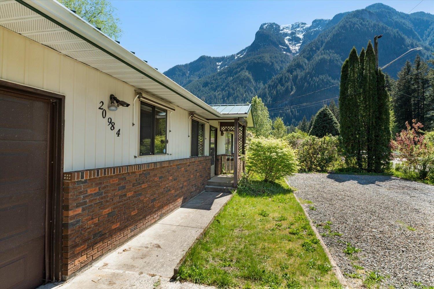 20984 Riverview Drive, Hope, Hope, British Columbia  V0X 1L1 - Photo 3 - R3114078