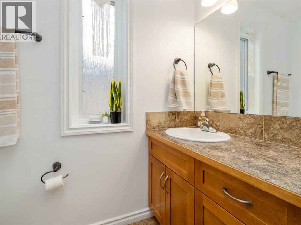 244 Kodiak Boulevard N, Lethbridge, Alberta  T1H 3P6 - Photo 6 - A2294079