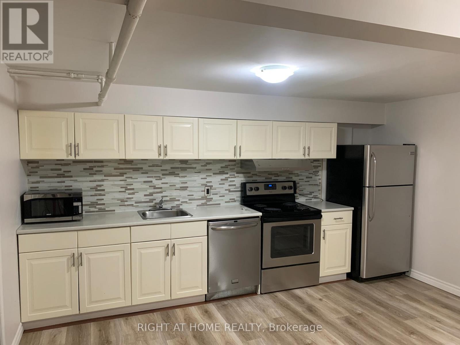 701 THE QUEENSWAY AVENUE, Toronto, Ontario