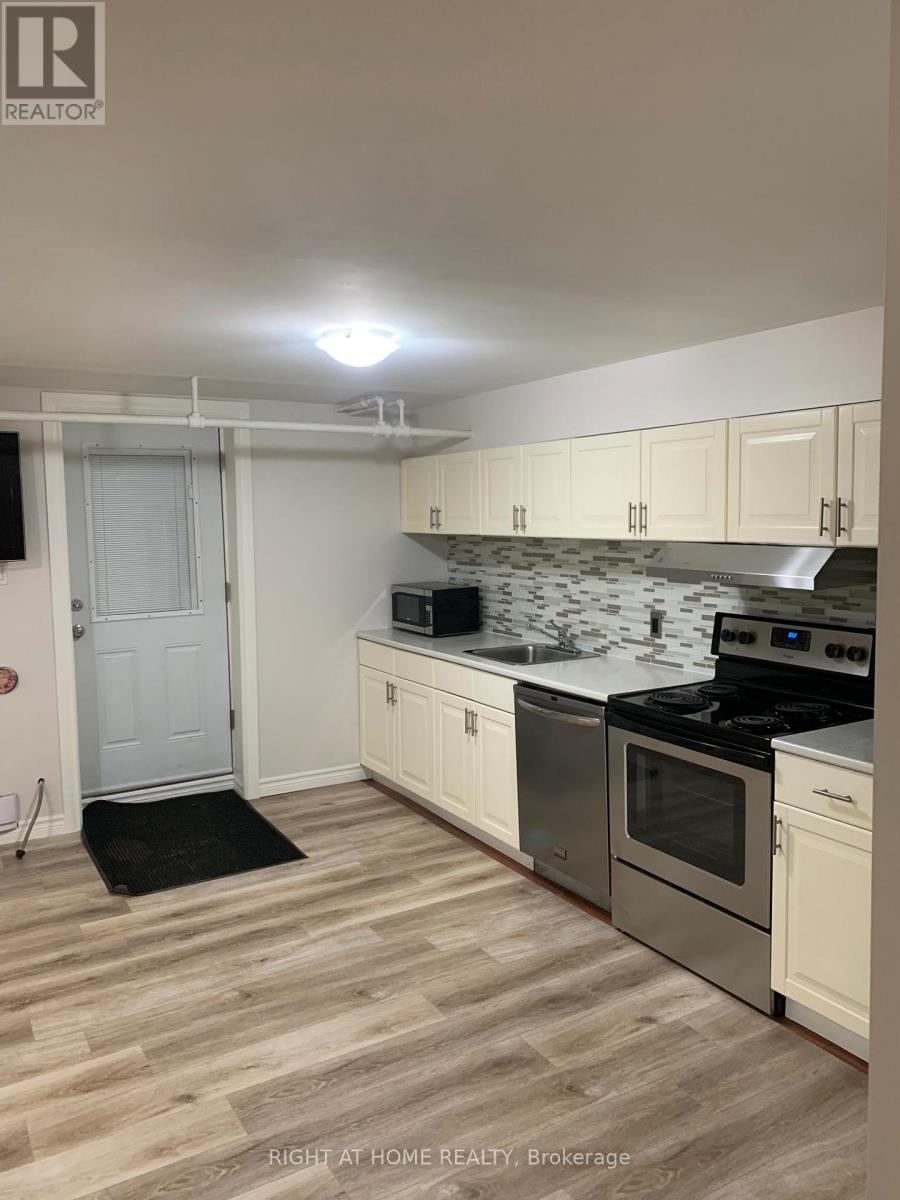 701 The Queensway Avenue, Toronto, Ontario  M8Y 1L2 - Photo 2 - W13049974