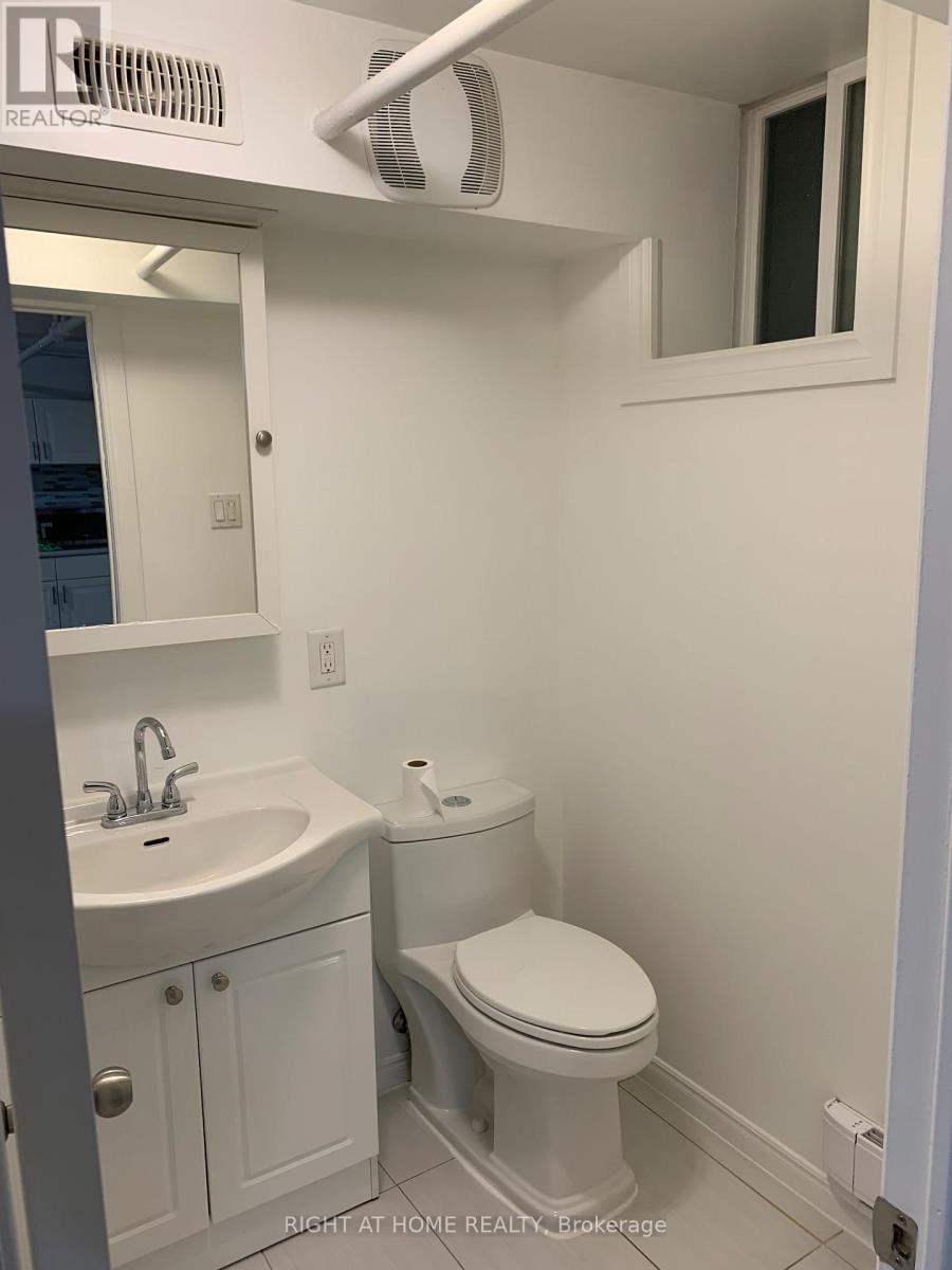 701 The Queensway Avenue, Toronto, Ontario  M8Y 1L2 - Photo 9 - W13049974