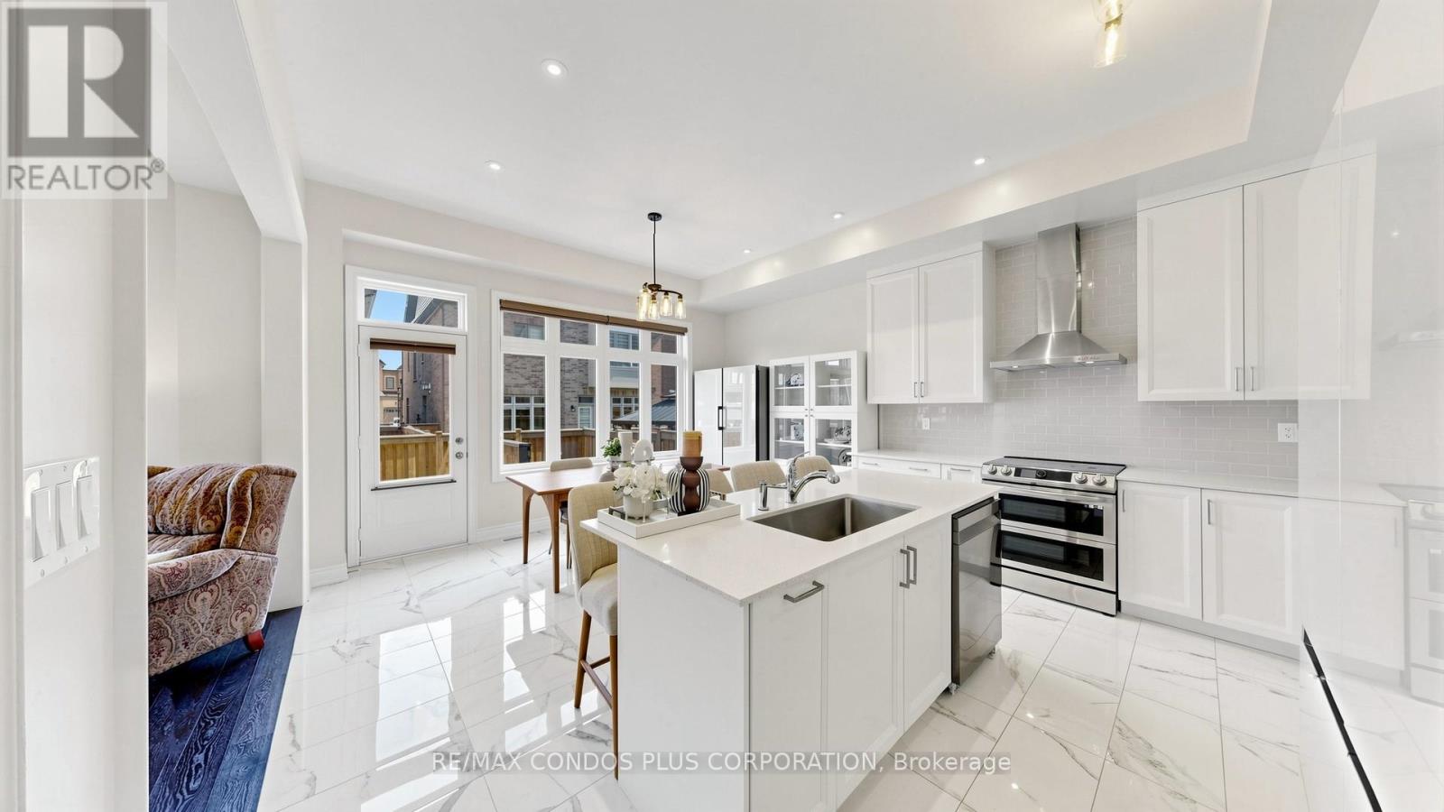 1361 Yellow Rose Circle, Oakville, Ontario  L6M 5L3 - Photo 11 - W13050008