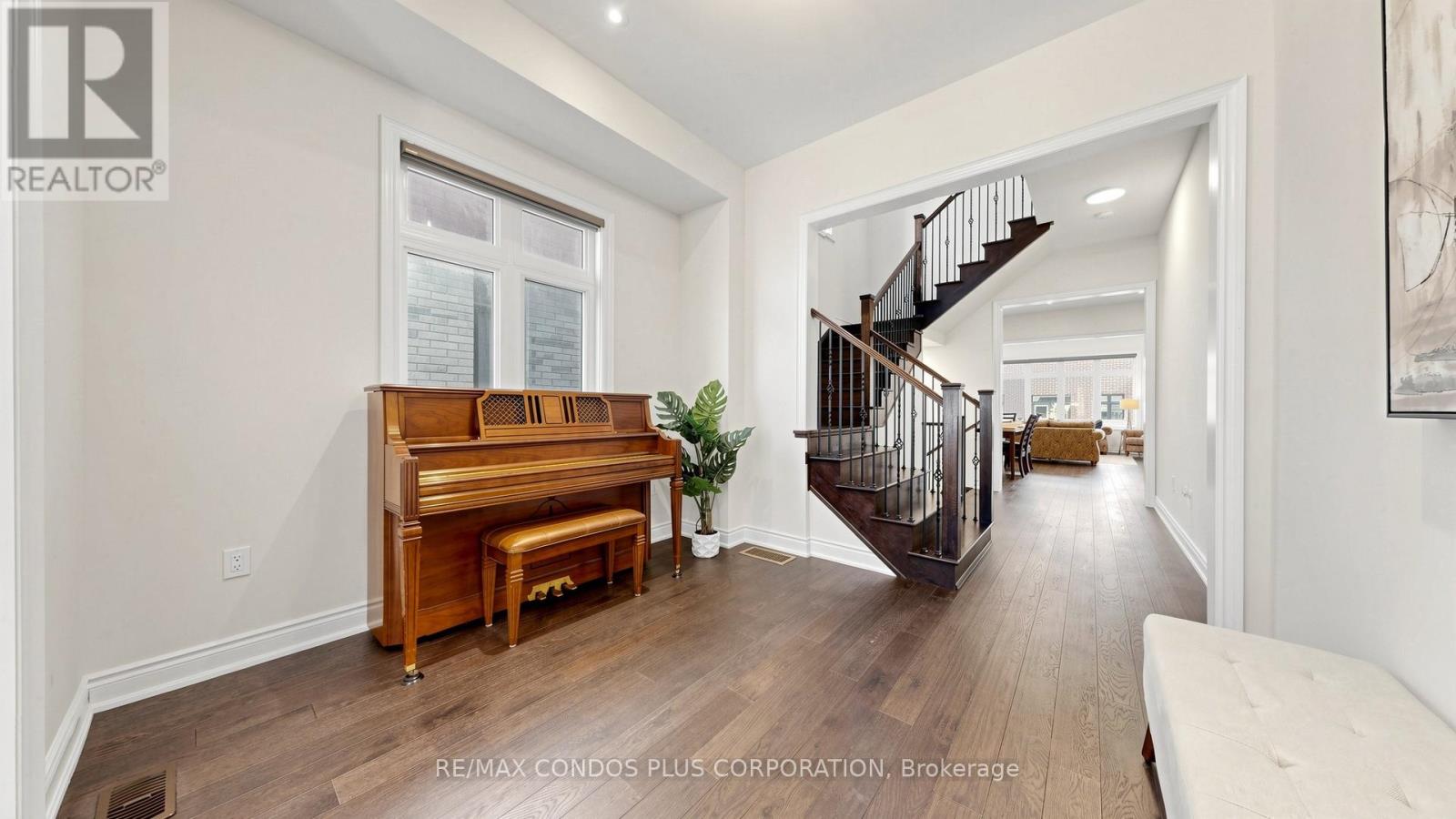 1361 Yellow Rose Circle, Oakville, Ontario  L6M 5L3 - Photo 13 - W13050008