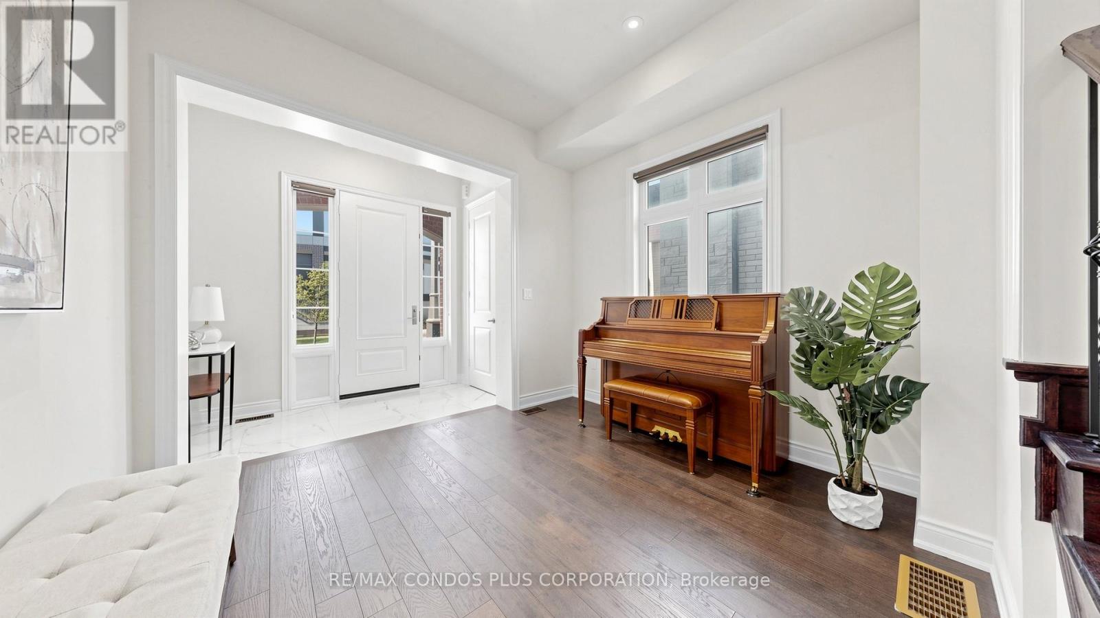 1361 Yellow Rose Circle, Oakville, Ontario  L6M 5L3 - Photo 14 - W13050008