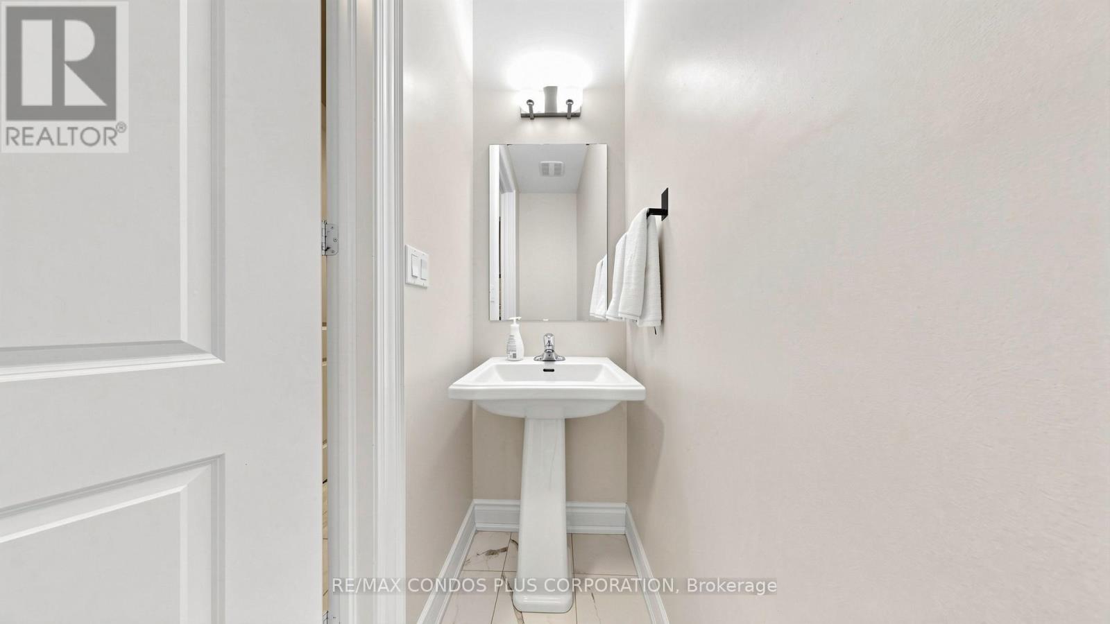 1361 Yellow Rose Circle, Oakville, Ontario  L6M 5L3 - Photo 15 - W13050008