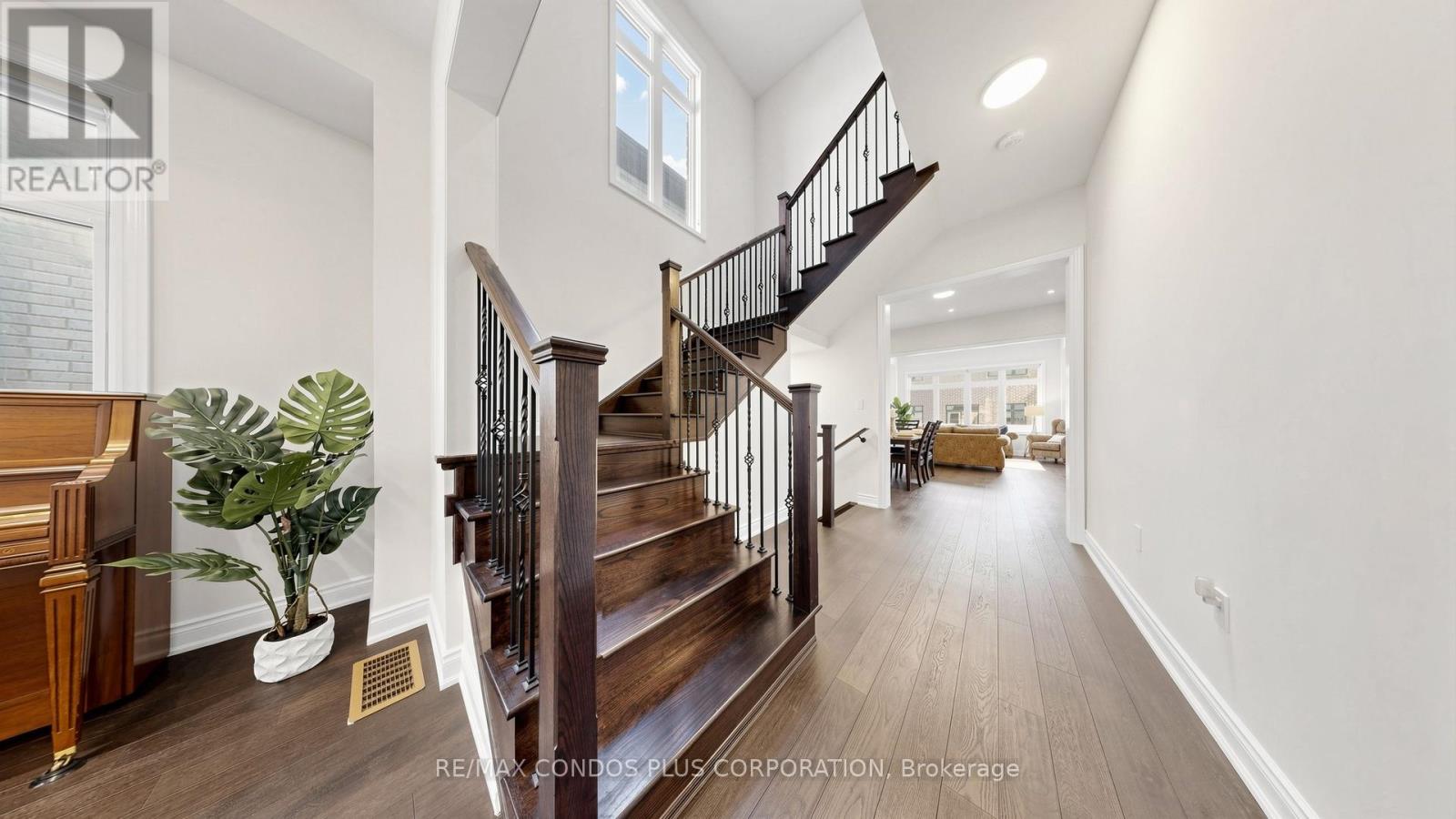 1361 Yellow Rose Circle, Oakville, Ontario  L6M 5L3 - Photo 16 - W13050008