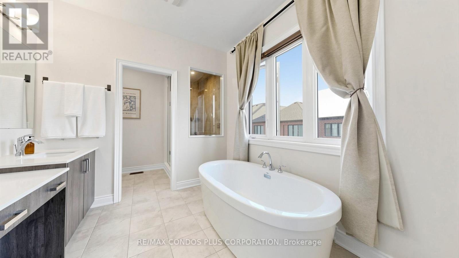 1361 Yellow Rose Circle, Oakville, Ontario  L6M 5L3 - Photo 20 - W13050008