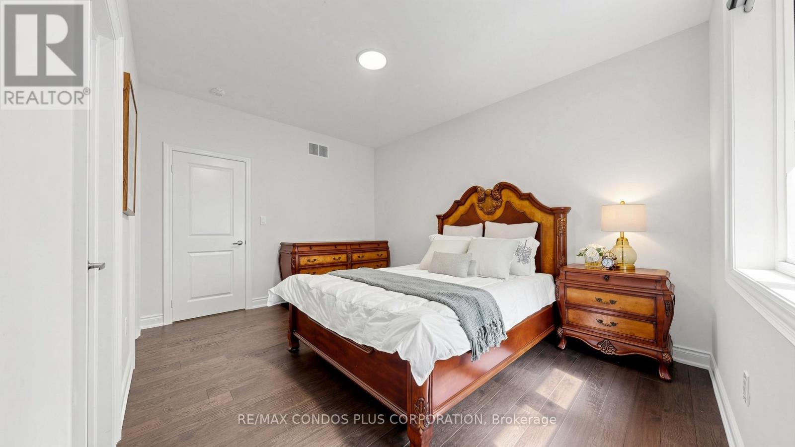 1361 Yellow Rose Circle, Oakville, Ontario  L6M 5L3 - Photo 23 - W13050008