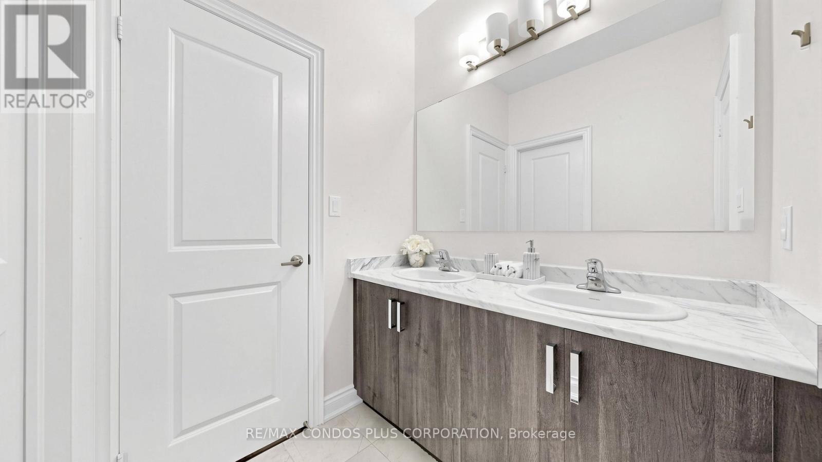 1361 Yellow Rose Circle, Oakville, Ontario  L6M 5L3 - Photo 26 - W13050008