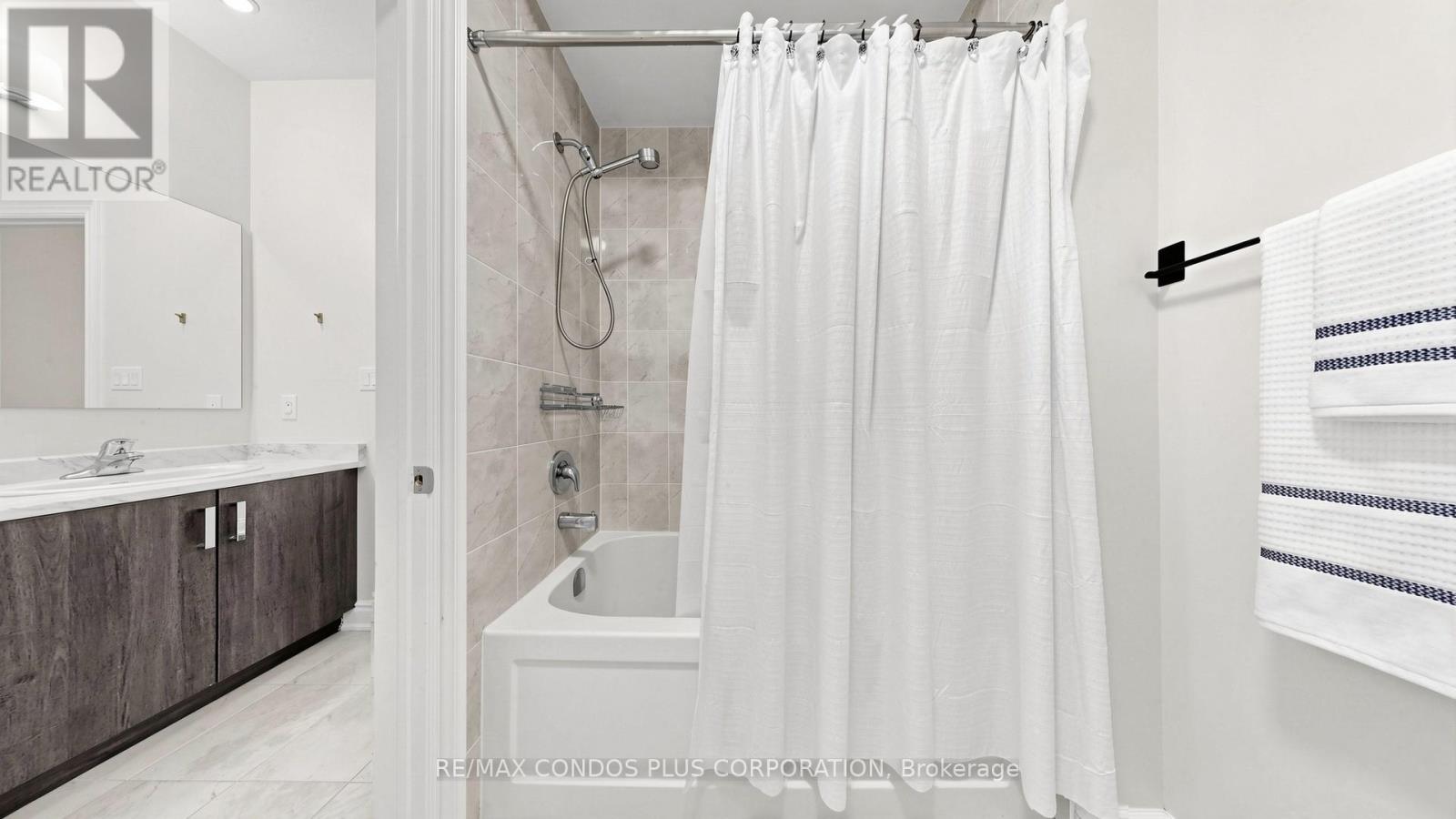 1361 Yellow Rose Circle, Oakville, Ontario  L6M 5L3 - Photo 27 - W13050008