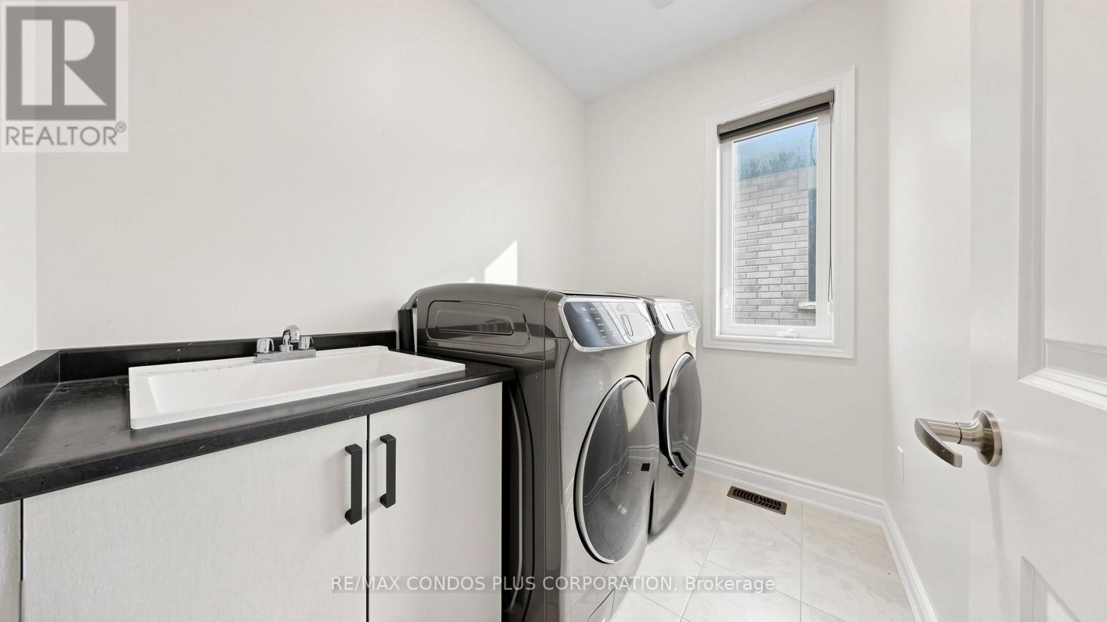 1361 Yellow Rose Circle, Oakville, Ontario  L6M 5L3 - Photo 30 - W13050008