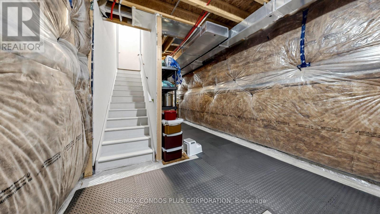 1361 Yellow Rose Circle, Oakville, Ontario  L6M 5L3 - Photo 31 - W13050008