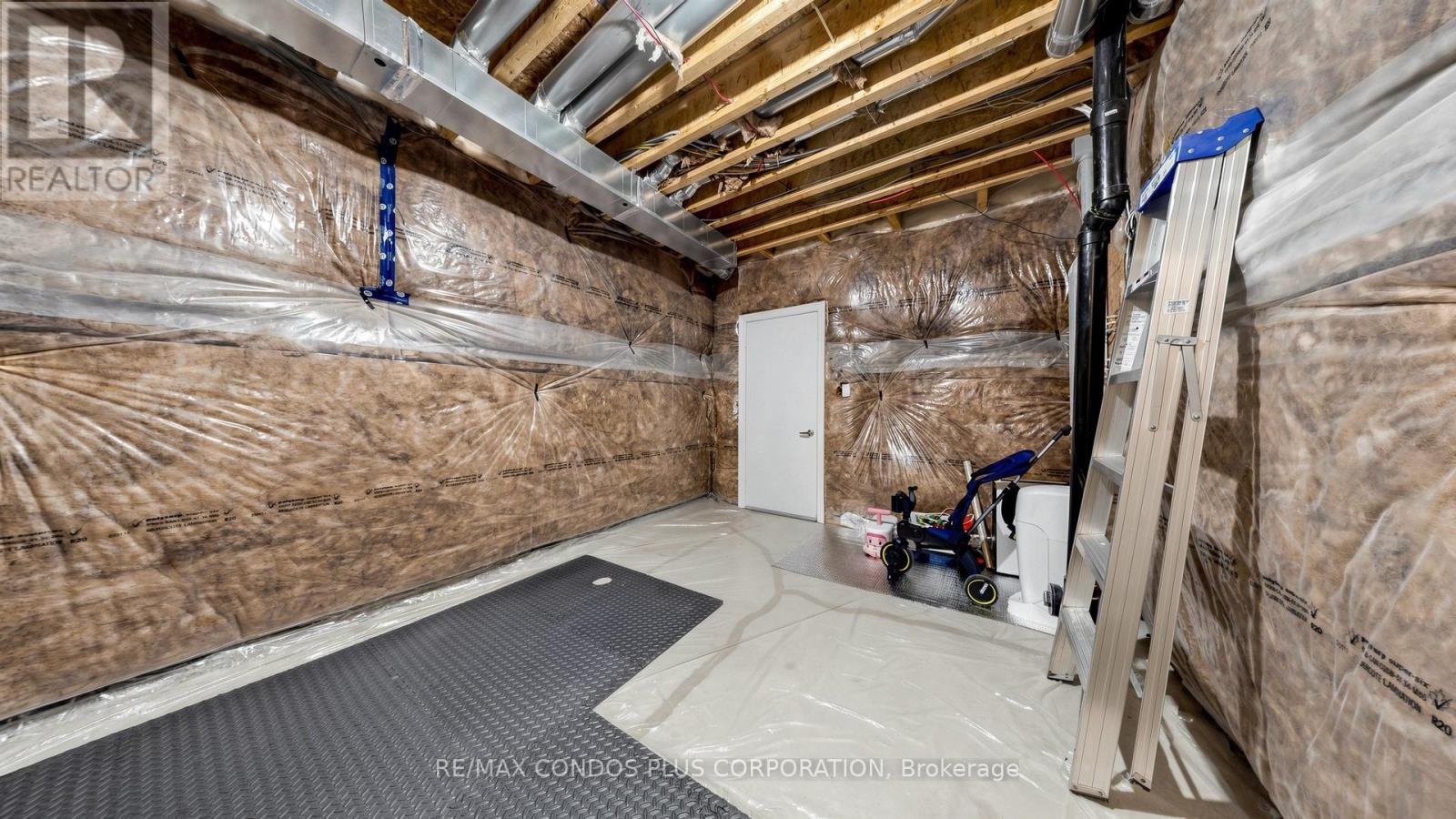 1361 Yellow Rose Circle, Oakville, Ontario  L6M 5L3 - Photo 32 - W13050008