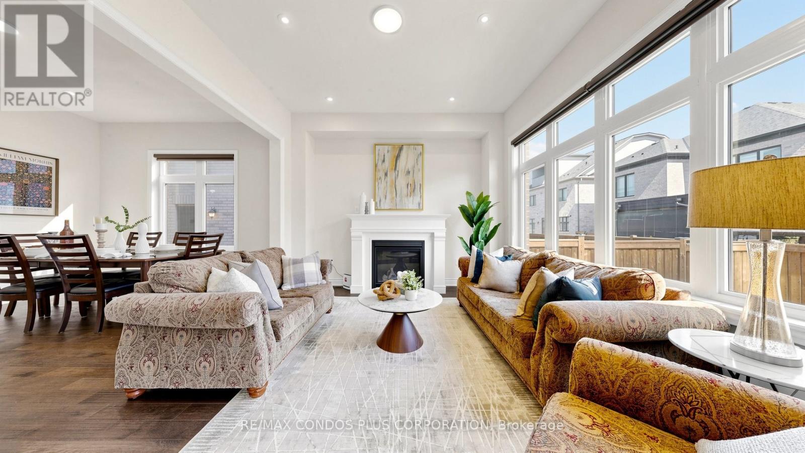 1361 Yellow Rose Circle, Oakville, Ontario  L6M 5L3 - Photo 4 - W13050008