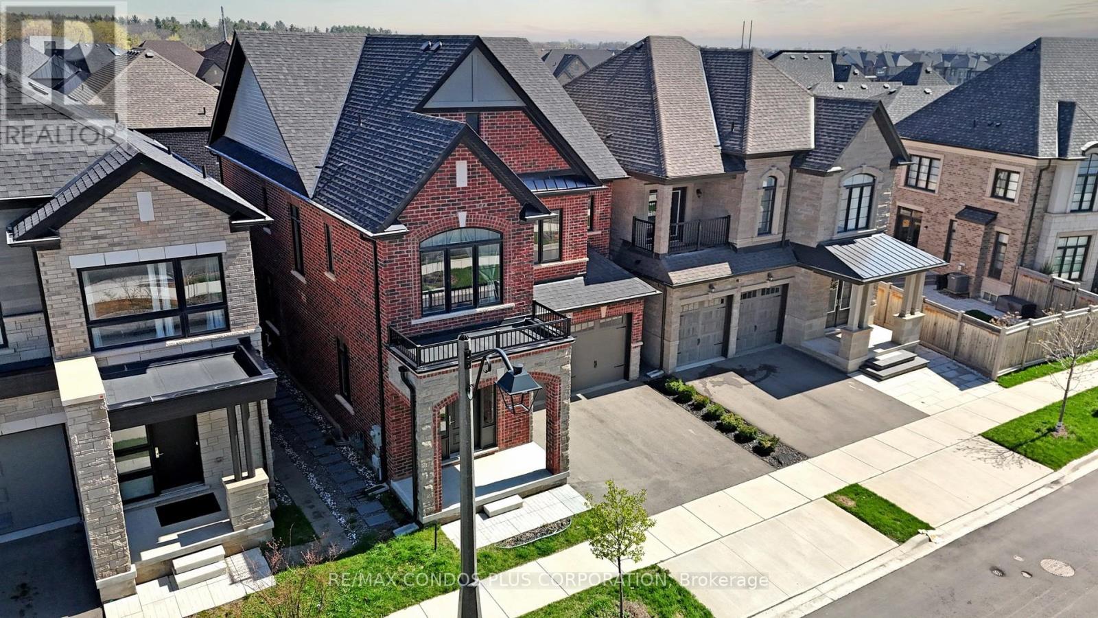 1361 Yellow Rose Circle, Oakville, Ontario  L6M 5L3 - Photo 41 - W13050008