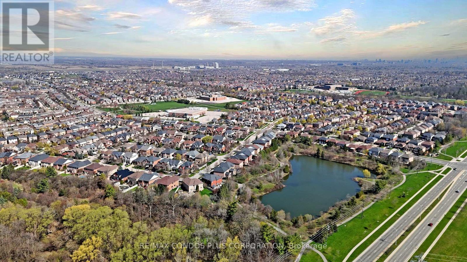 1361 Yellow Rose Circle, Oakville, Ontario  L6M 5L3 - Photo 43 - W13050008