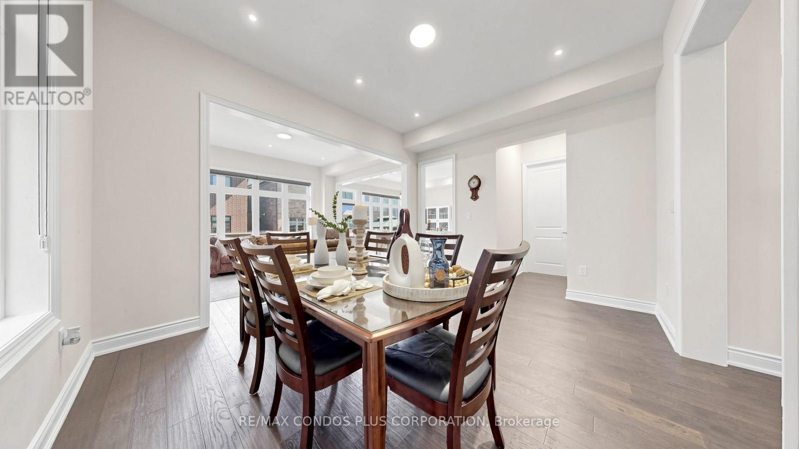 1361 Yellow Rose Circle, Oakville, Ontario  L6M 5L3 - Photo 7 - W13050008