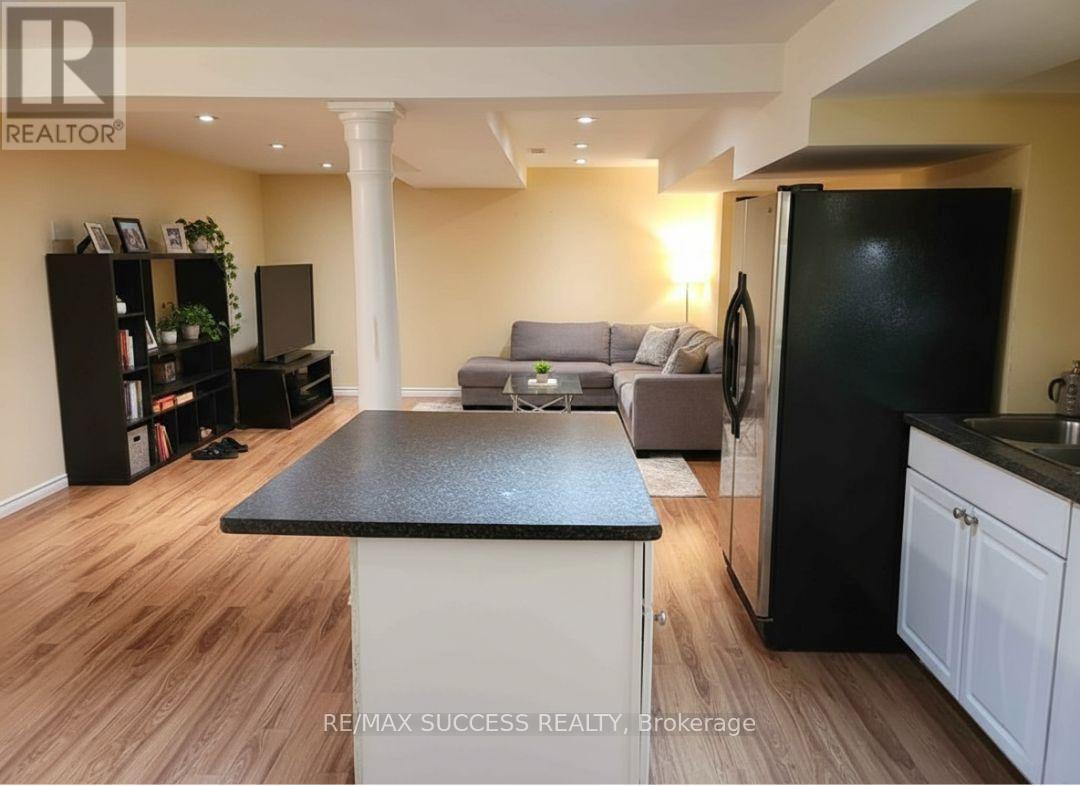 5854 Delle Donne Drive W, Mississauga, Ontario  L5M 6R8 - Photo 3 - W13050024