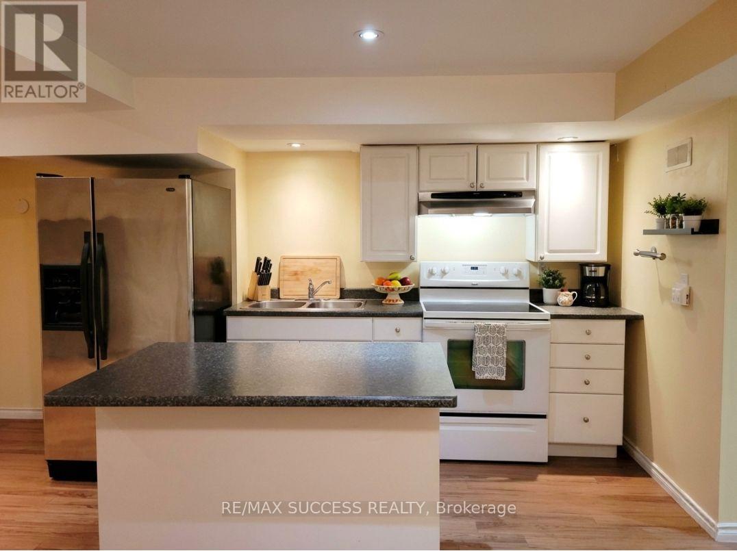 5854 Delle Donne Drive W, Mississauga, Ontario  L5M 6R8 - Photo 5 - W13050024