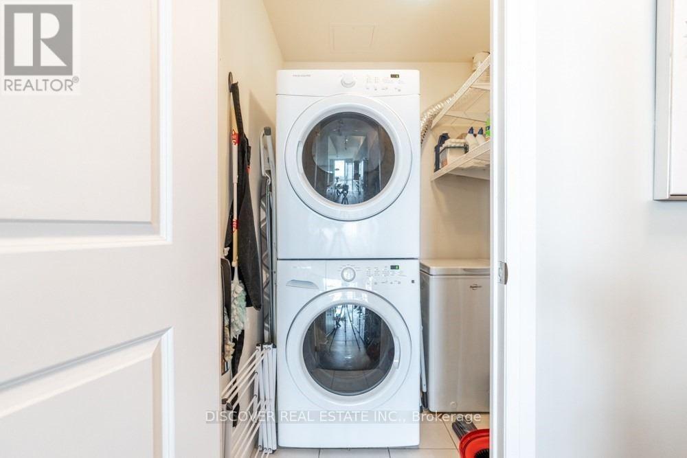 2402 - 55 Eglinton Avenue W, Mississauga, Ontario  L5R 0E4 - Photo 17 - W13050102