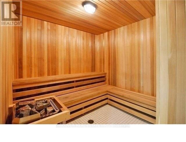 2402 - 55 Eglinton Avenue W, Mississauga, Ontario  L5R 0E4 - Photo 25 - W13050102