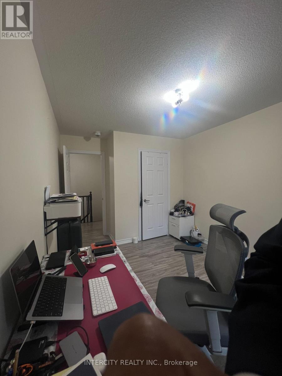 100 - 200 Veterans Drive E, Brampton, Ontario  L7A 5K7 - Photo 8 - W13050156