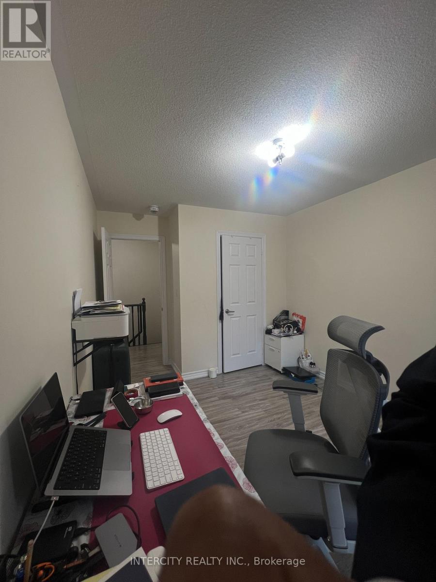 100 - 200 Veterans Drive E, Brampton, Ontario  L7A 5K7 - Photo 9 - W13050156