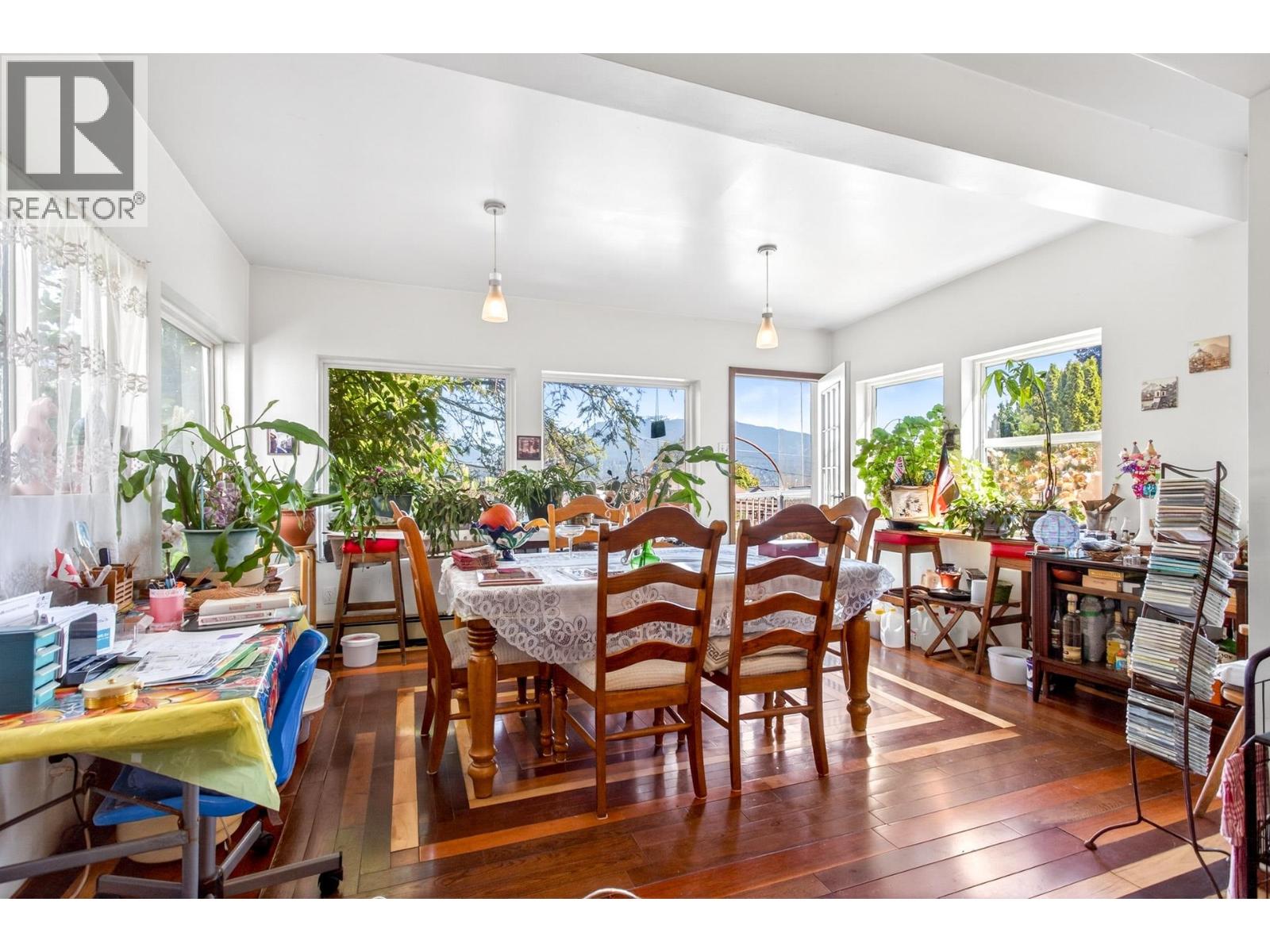 Street 4137 Mcgill Street, Burnaby, British Columbia  V5C 1M7 - Photo 8 - R3115905