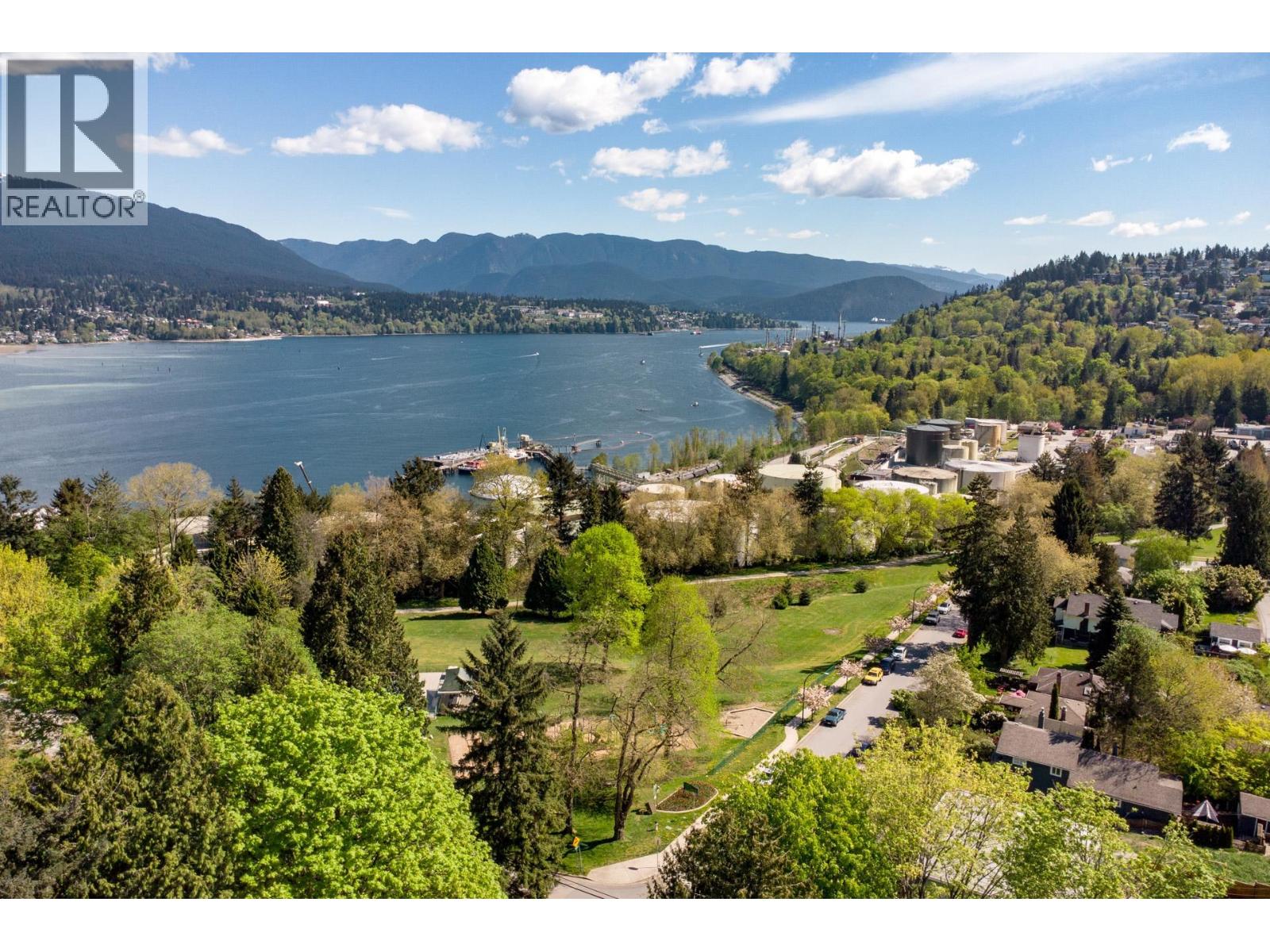 Street 4137 Mcgill Street, Burnaby, British Columbia  V5C 1M7 - Photo 10 - R3115905