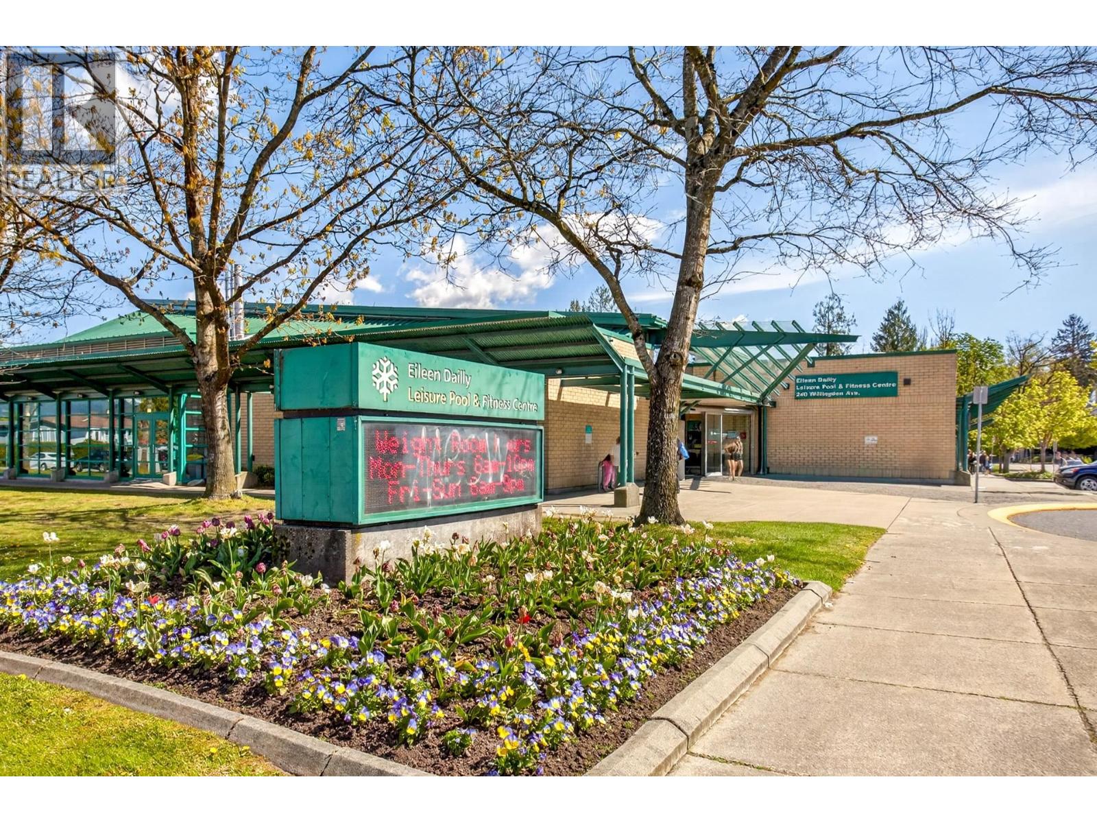 Street 4137 Mcgill Street, Burnaby, British Columbia  V5C 1M7 - Photo 13 - R3115905