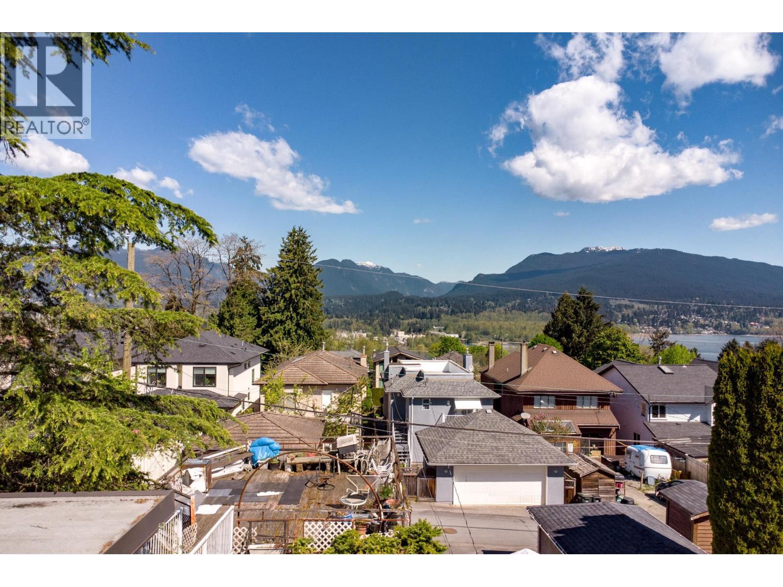 Street 4137 Mcgill Street, Burnaby, British Columbia  V5C 1M7 - Photo 7 - R3115905