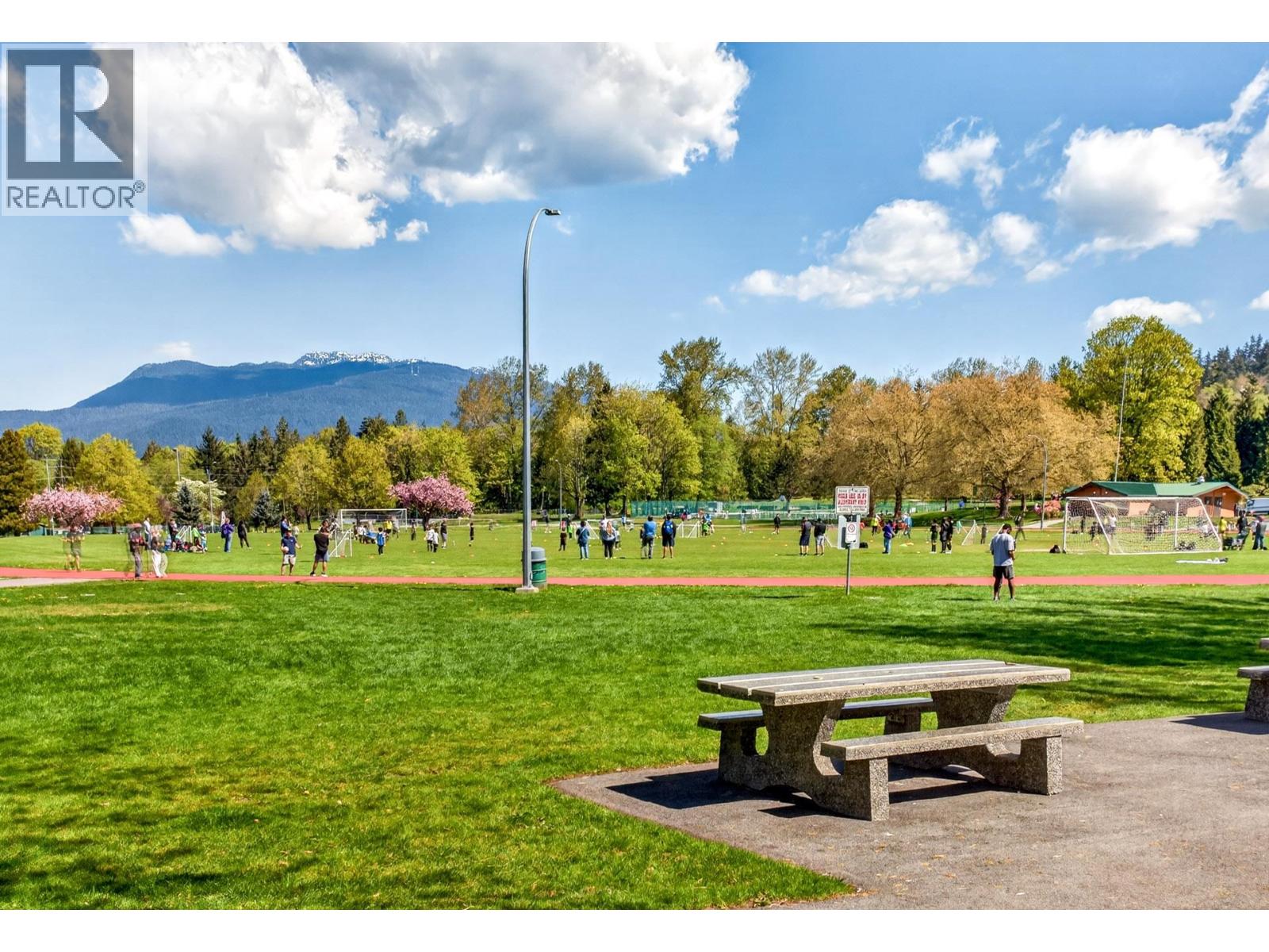 Street 4137 Mcgill Street, Burnaby, British Columbia  V5C 1M7 - Photo 16 - R3115905