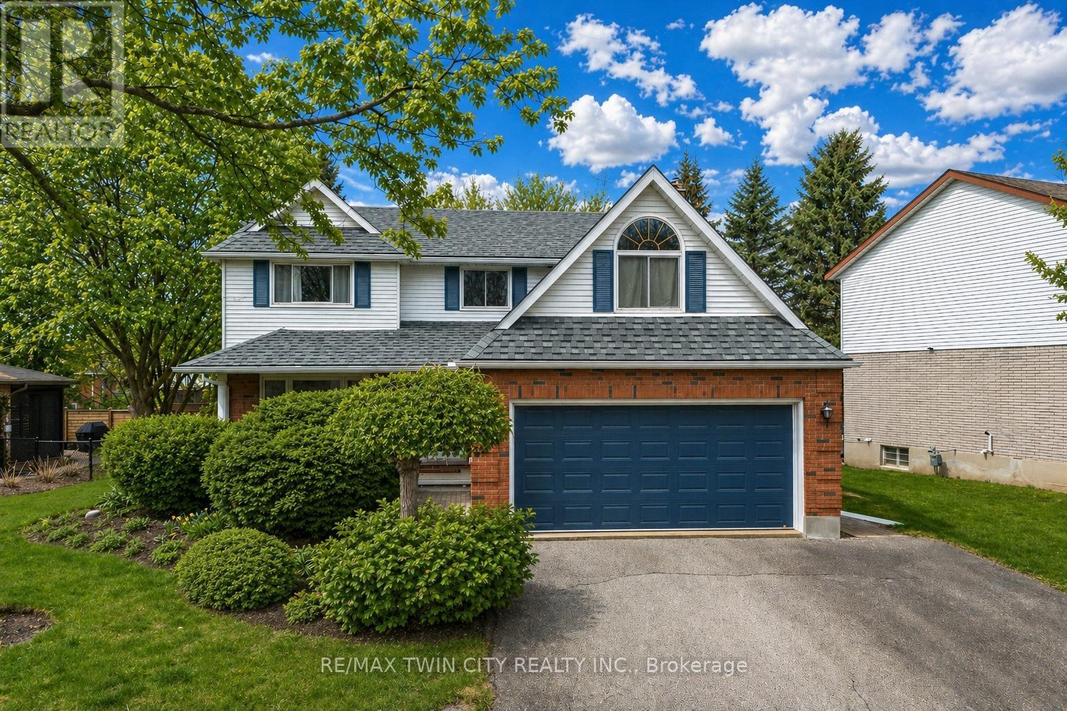 11 Darlington Place, Kitchener, Ontario  N2A 3M3 - Photo 1 - X13049988