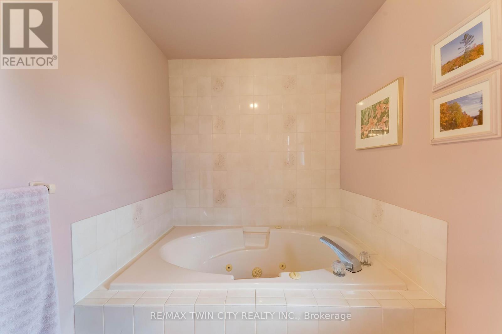 11 Darlington Place, Kitchener, Ontario  N2A 3M3 - Photo 31 - X13049988