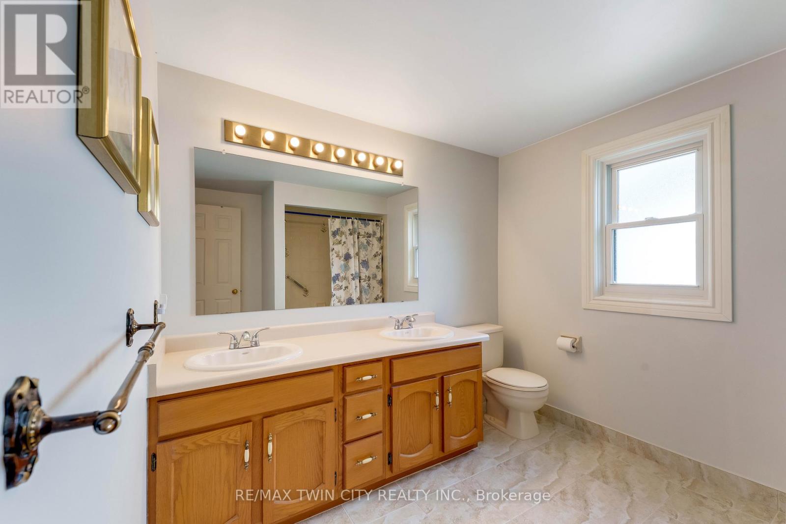 11 Darlington Place, Kitchener, Ontario  N2A 3M3 - Photo 36 - X13049988