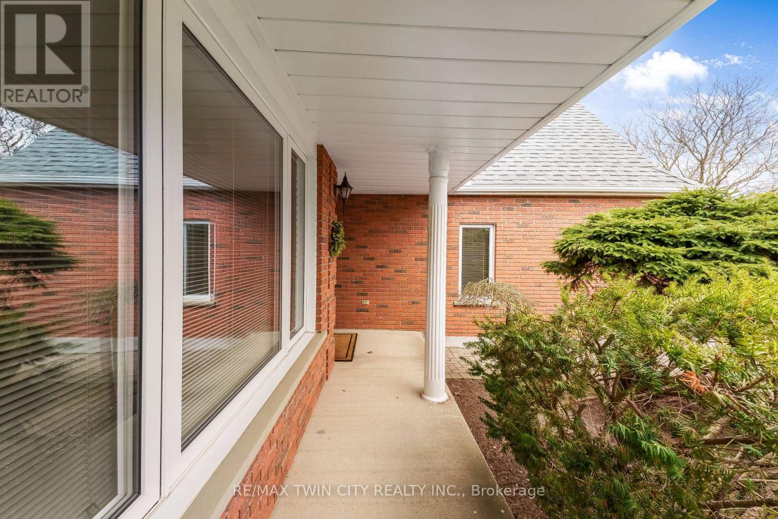 11 Darlington Place, Kitchener, Ontario  N2A 3M3 - Photo 39 - X13049988