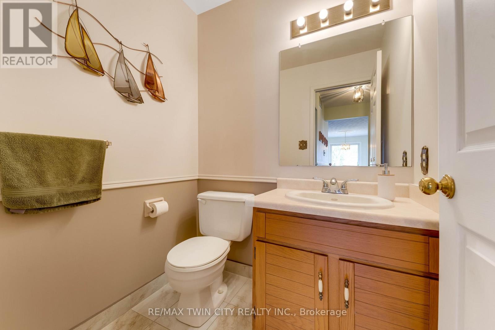 11 Darlington Place, Kitchener, Ontario  N2A 3M3 - Photo 5 - X13049988