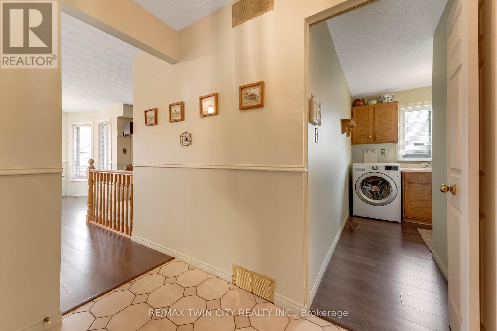 11 Darlington Place, Kitchener, Ontario  N2A 3M3 - Photo 6 - X13049988