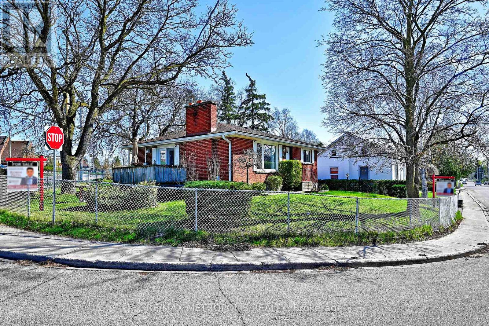 811 Dolph Street N, Cambridge, Ontario  N3H 2B6 - Photo 2 - X13049992
