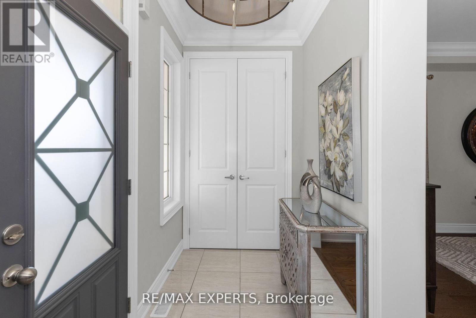 24 Mckay Avenue, New Tecumseth, Ontario  L0G 1W0 - Photo 5 - N12963750