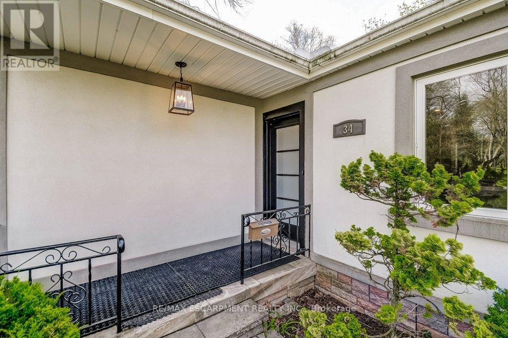 34 Oakley Court, Hamilton, Ontario  L9G 1T5 - Photo 3 - X12877036