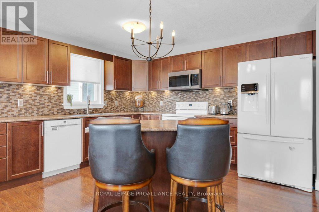 24 Freedom Crescent, Quinte West, Ontario  K8V 0C1 - Photo 10 - X13048950