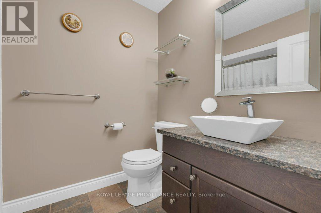 24 Freedom Crescent, Quinte West, Ontario  K8V 0C1 - Photo 15 - X13048950